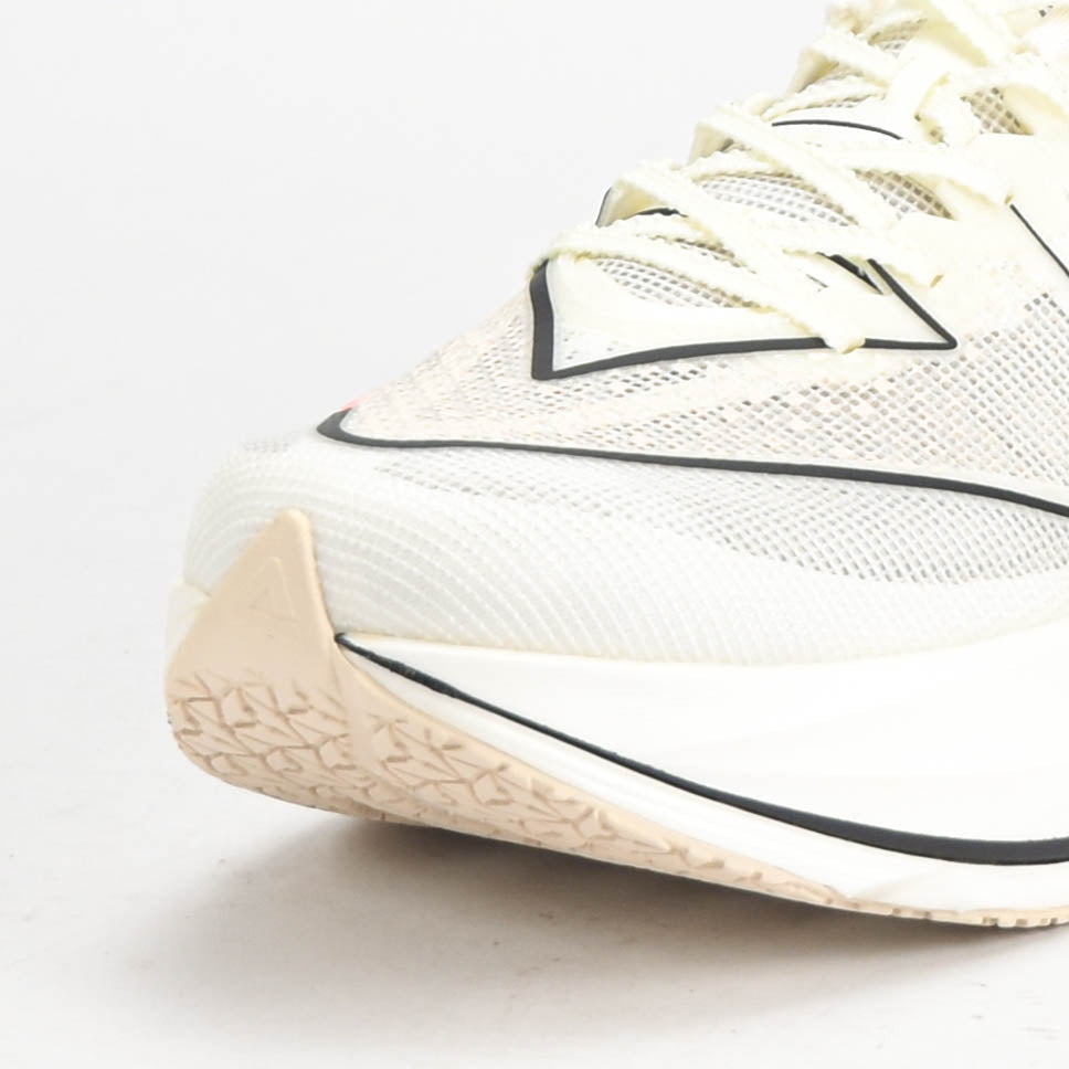 PEAK SHOES