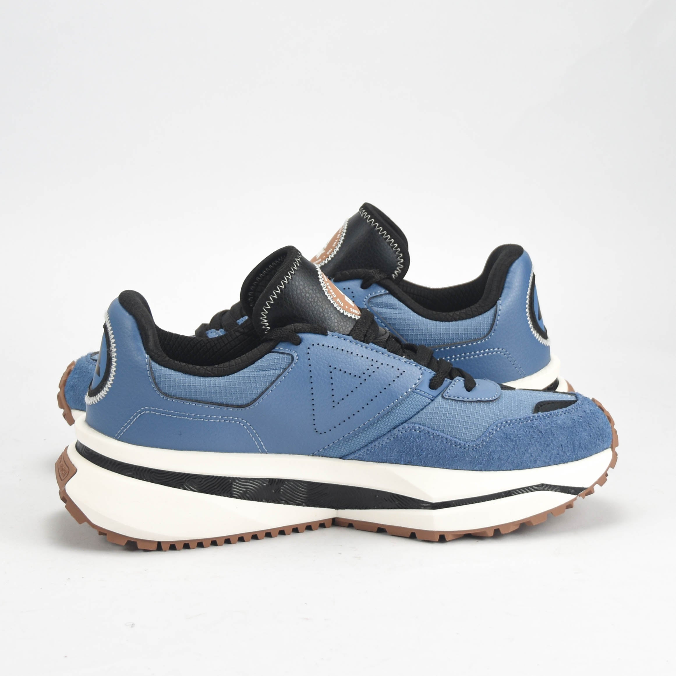 PEAK SHOES