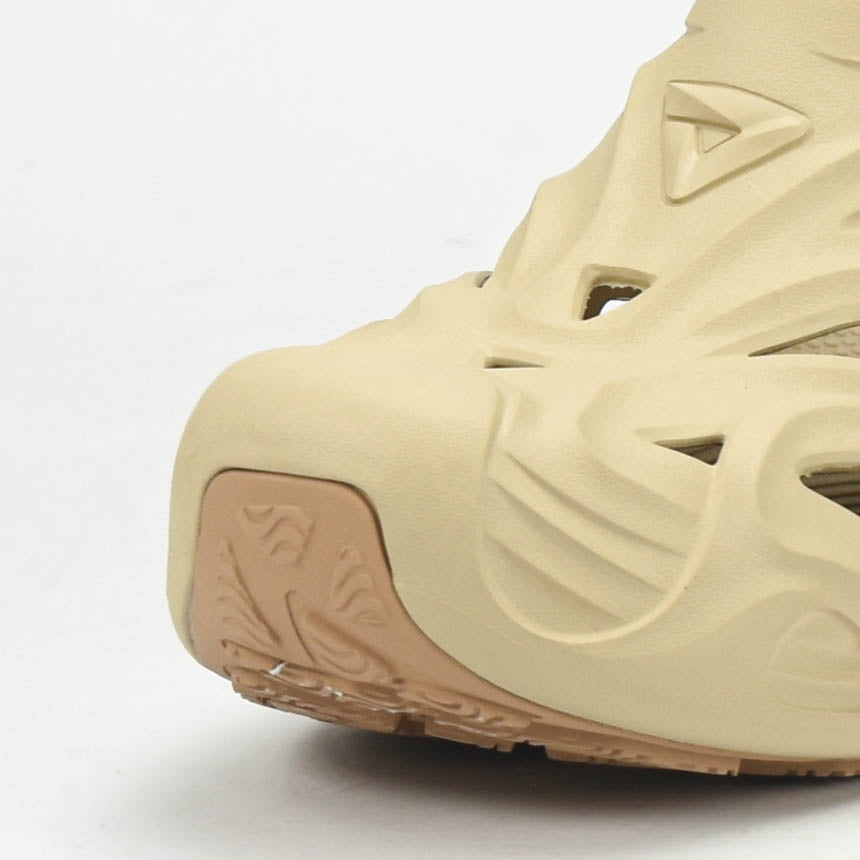 PEAK SANDALS
