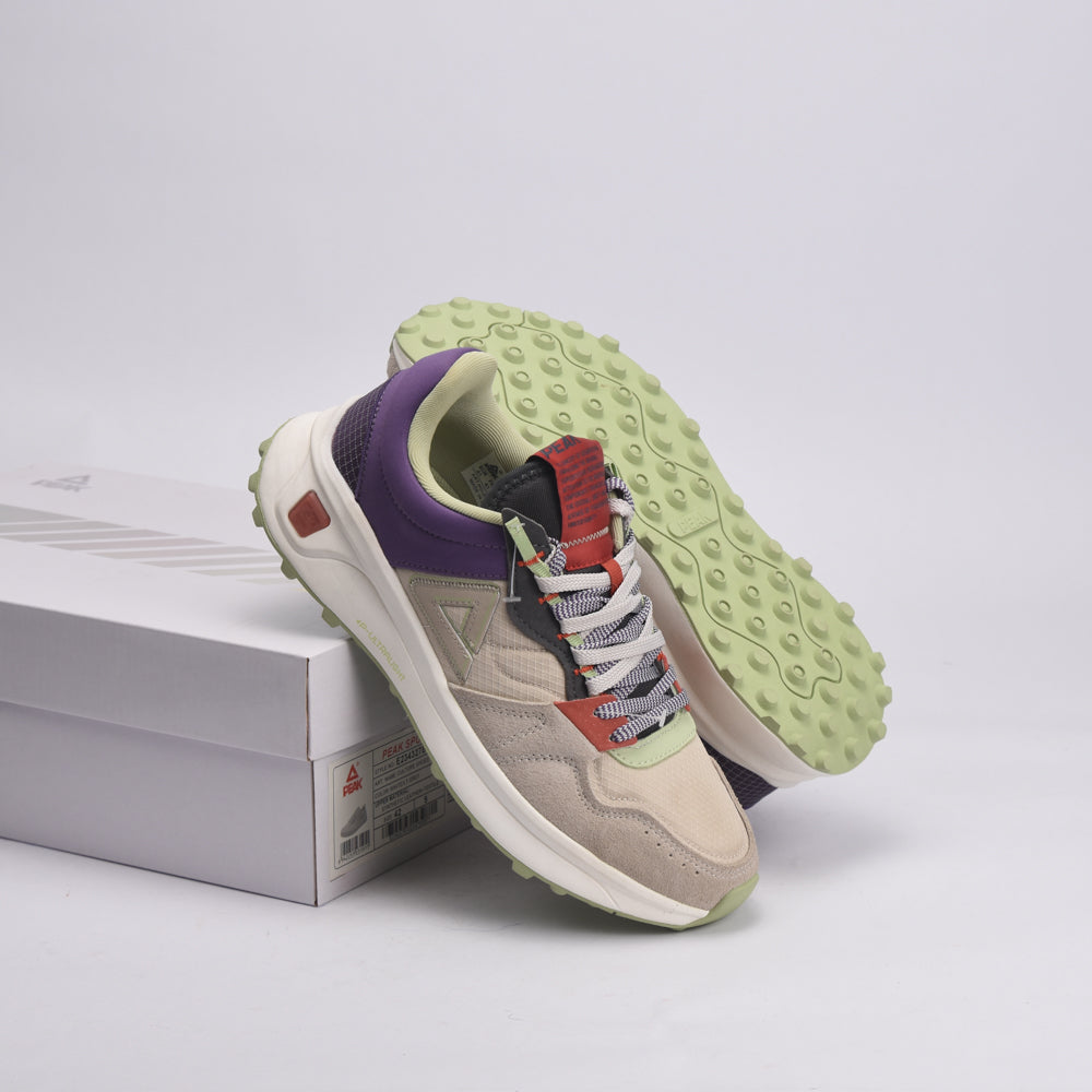 PEAK FOOTWEAR