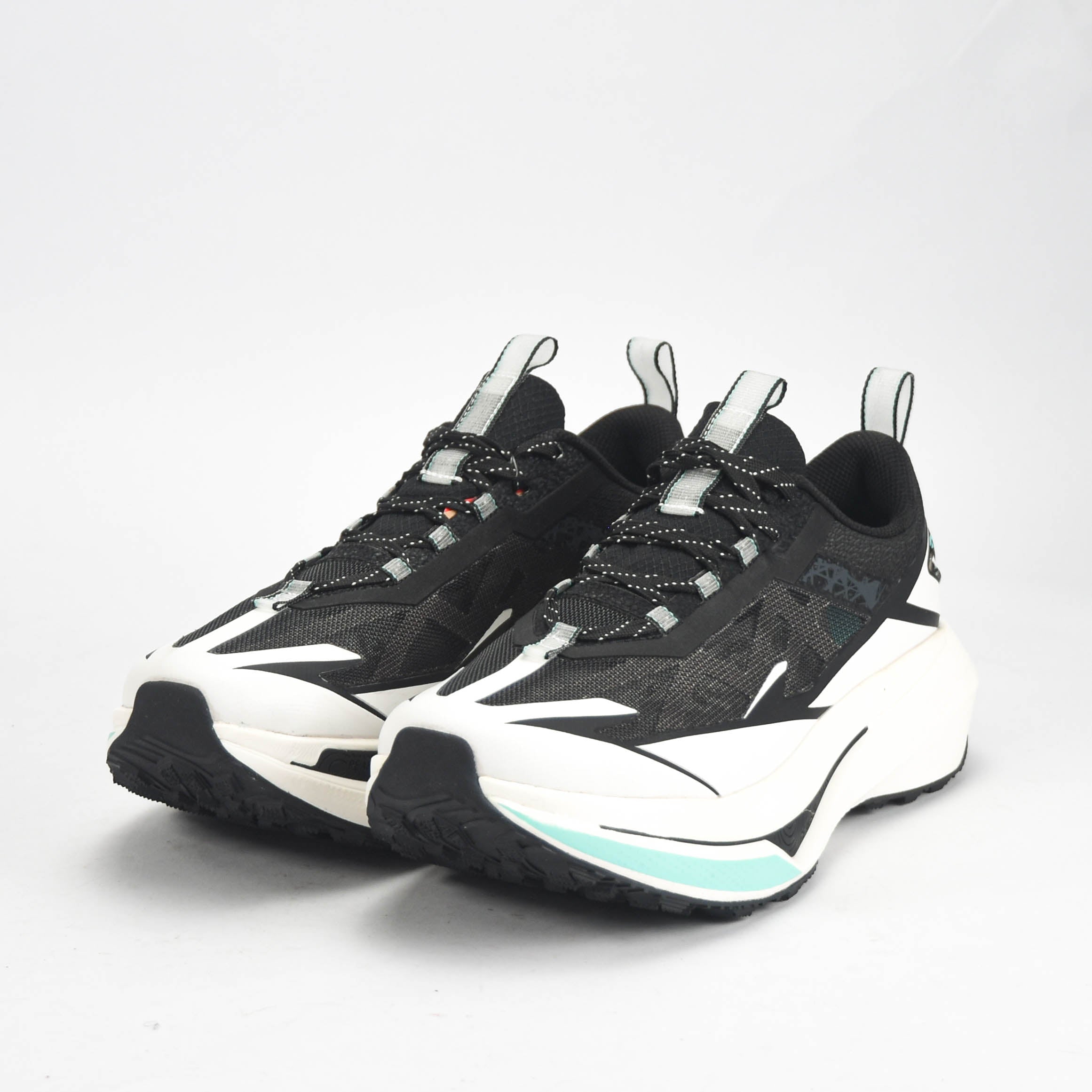 PEAK SHOES